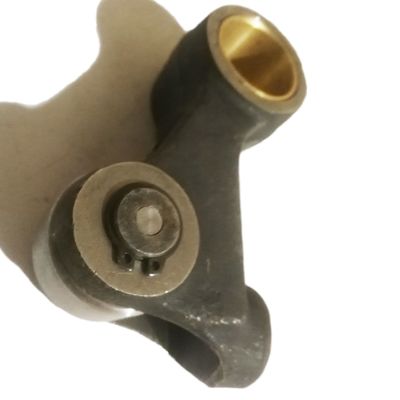 Standaardcomponent 12v Dieselmotor Spare parts Casting Roller Ang Arm Assembly